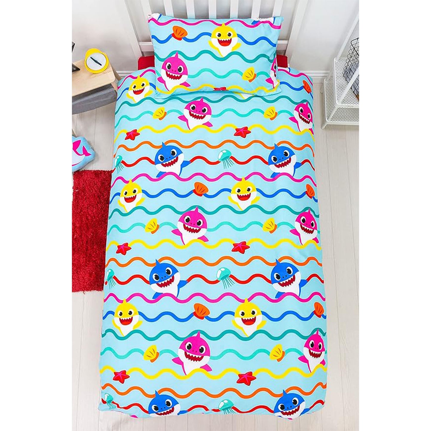 Baby Shark 'Rainbow Sharks' Single Rotary Duvet Set